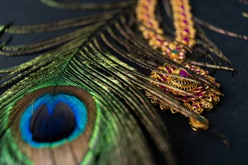 Keuken spatwand met foto indian jewellery with peacock feathers © Hari