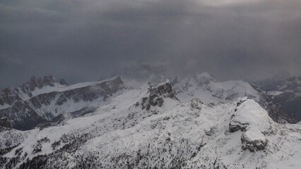 Obraz premium Stormy clouds in italian dolomites in a snowy winter
