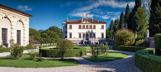 Vicenza. Villa Valmarana ai Nani al centro del giardino
