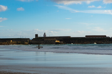 HACIENDO SURF EN PLAYA DE TARIFA