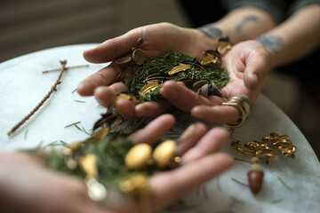 a hands keep gold vintage jewellery accessories