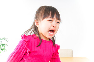 泣く子ども