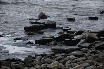 Obraz premium Rocks in the sea at Kimmeridge Bay in Dorset, UK
