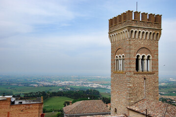 La Torre dell'orologio del Palazzo comunale di Bertinoro.