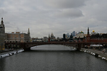 Fototapeta premium Panoramic view of the Moscow River, the Moscow Kremlin and the Bolshoi Moskvoretsky Bridge. Big Moskvoretsky bridge.