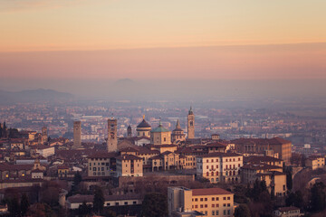 Fototapeta na wymiar panorama of the city of Bergamo at sunset