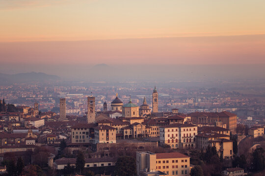 panorama of the city of Bergamo at sunset © Francesca Emer