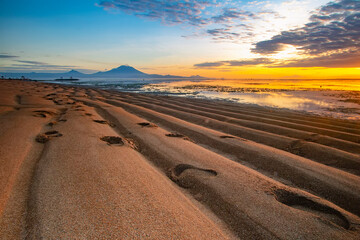 Fototapeta na wymiar Karang Beach, Sanur - Bali of Indoensia. Best Place to enjoyed Sunrise 