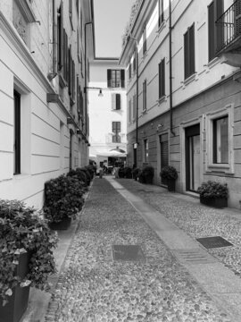 Narrow alleys