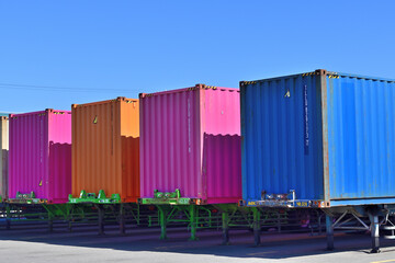 カラフルなコンテナ