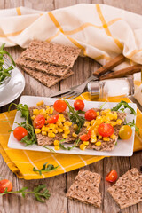 Crispy rye bread with sesame seeds, arugula and sweet corn.