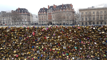 Naklejka premium Love locks on Arts Bridge, Paris