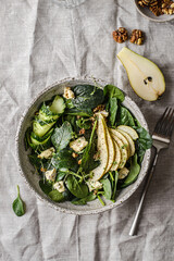 salad with spinach and pear