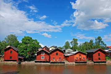Fototapeta na wymiar Casas de madeira na cidade de Porvoo. Finlândia.