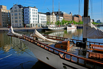 Barcos no porto em Helsinki. Finlândia.