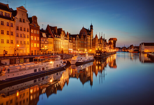 Gdańsk, Polska, port nocą, stare miasto, rzeka Motława, statki, promy, podr&oacute;ż, wakacje, miasto zmierzch