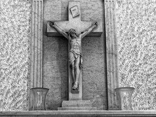 Stone crucifix inside mausoleum - 489616240