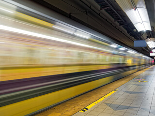 Subway entering empty station - 489616258