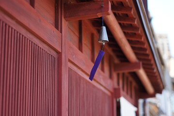 風鈴,とびら, 木, 壁, 家, 木製の, 古い, まど, ビル, バーン, 赤, 建築, くつろいで, ファーム, 外側, 建造, ビンテージ, 天井, やぼな, 青, 質感