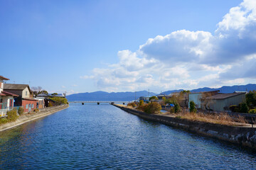 瀬戸内海にそそぐ小海川(香川県東かがわ市)