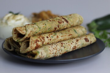 Indian flat bread made of whole wheat flour, grated zucchini and coriander leaves. Served with spiced yogurt