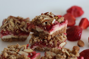 Strawberry oats almonds Breakfast bar. No flour breakfast bar with rolled oats, almonds, cream cheese and fresh strawberries.