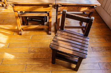 木造校舎　教室   学校　校舎  木の椅子　机　木星