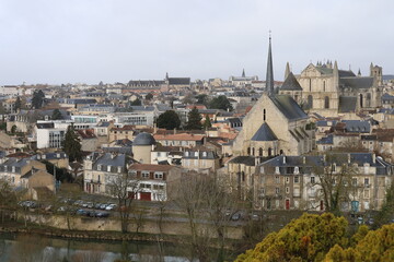 Vue d'ensemble de Poitiers depuis la falaise des dunes, ville de Poitiers, département de la Vienne, France