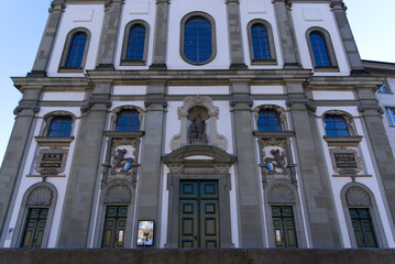 Obraz premium Entrance of Jesuit Church at the old town of Luzern on a sunny winter day. Photo taken February 9th, 2022, Lucerne, Switzerland.