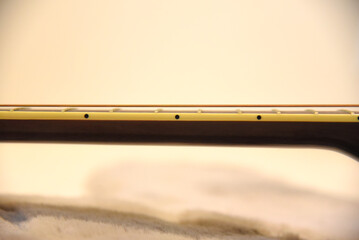 アコースティックギターのアップ  © YUKI
