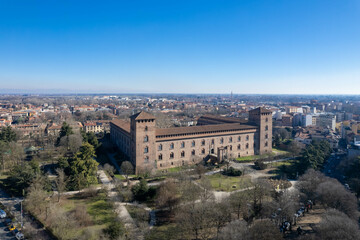 Fototapeta premium Panorama di Pavia dal drone con il Castello Visconteo