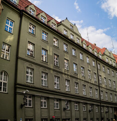 Obraz premium Street level view of old european apartments