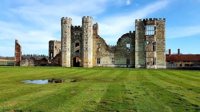 Midhurst Castle  | 
Cowdray Castle | 
Cowdray Heritage Trust |