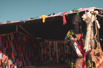 Bedouin woman Saudi Arabia - obrazy, fototapety, plakaty