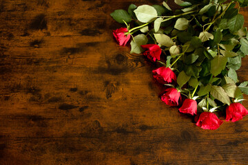 top view of a rose bouquet on a wooden background