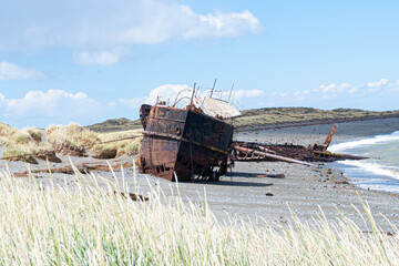 Fototapeta premium boat on the shore