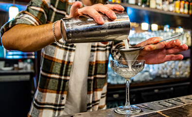 man hand bartender making cocktail on the bar counter