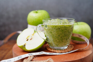 Apple juice and green leafy vegetables smoothie for health