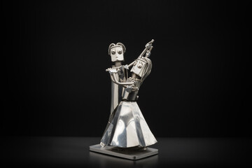 社交ダンスを踊るカップル・メタルフィギア