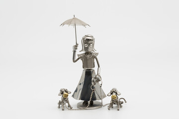 犬の散歩をする淑女の模型・メタルフィギア