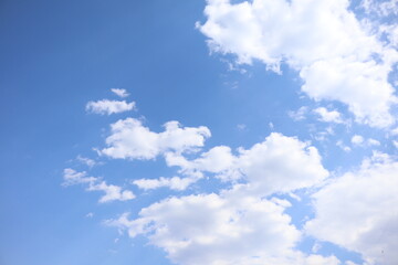 雲の浮かぶ空
