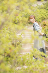 庭園と女性モデル