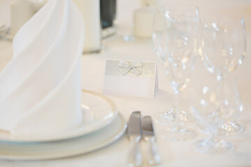 Fototapeta na wymiar Beautiful setting of the wedding banquet table in the restaurant.