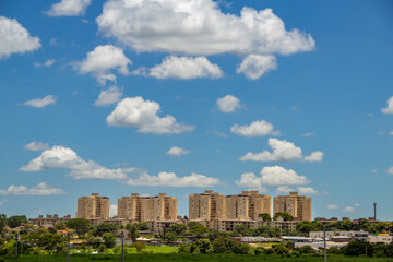 Fototapeta na wymiar Paisagem de uma vista do bairro Goiânia 2 na cidade de Goiânia. Alguns edifícios em dia ensolarado com algumas nuvens em um céu azul.