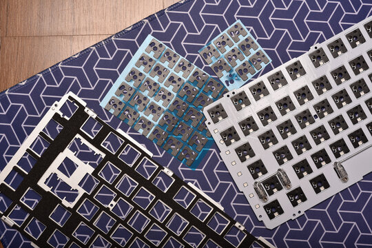 Disassembly mechanical keyboard, Modified custom keyboard with PCB switch pad stickers for adjust typing sound.