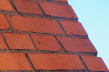 Obraz premium Old brick wall against the sky