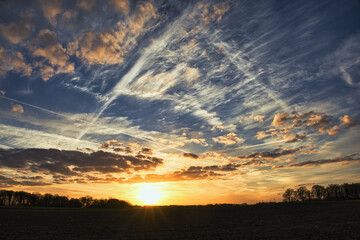 Obraz premium Blauer Himmel am Abend