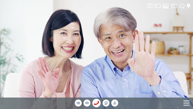 ビデオ通話するシニア夫婦　アプリ画面イメージ