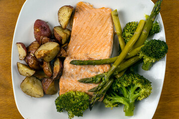 baked salmon  with asparagus and broccoli