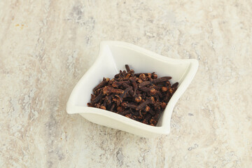Dry Clove aroma in the bowl